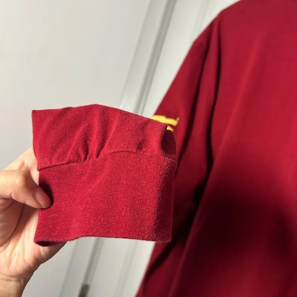 Universal Studios The Wizarding World of Harry Potter Gryffindor House TShirt - Picture 7 of 7